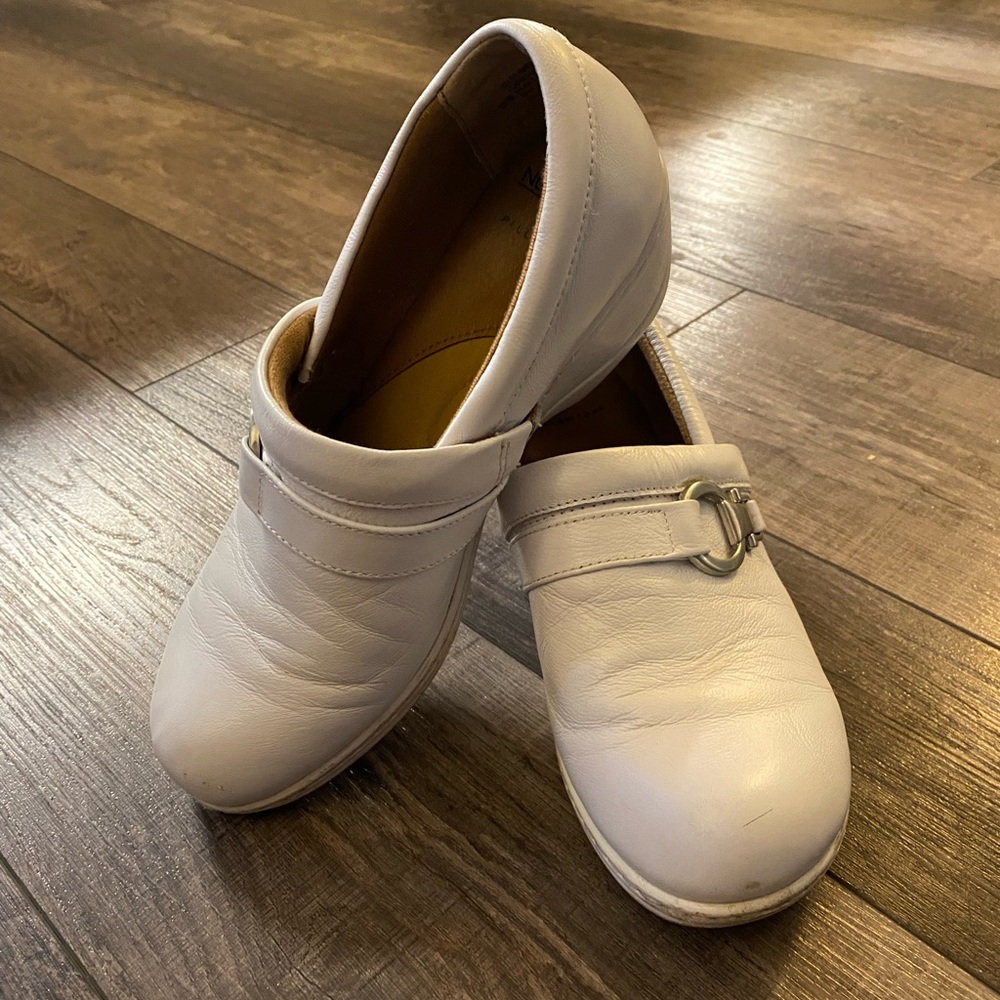 Nurse mates pillow top white leather clogs